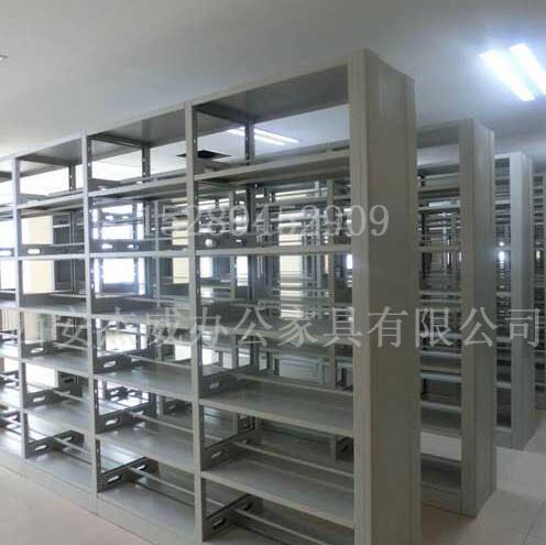 小學課外活動怎麽做，看看圖書架怎麽豐富了他們的知識？